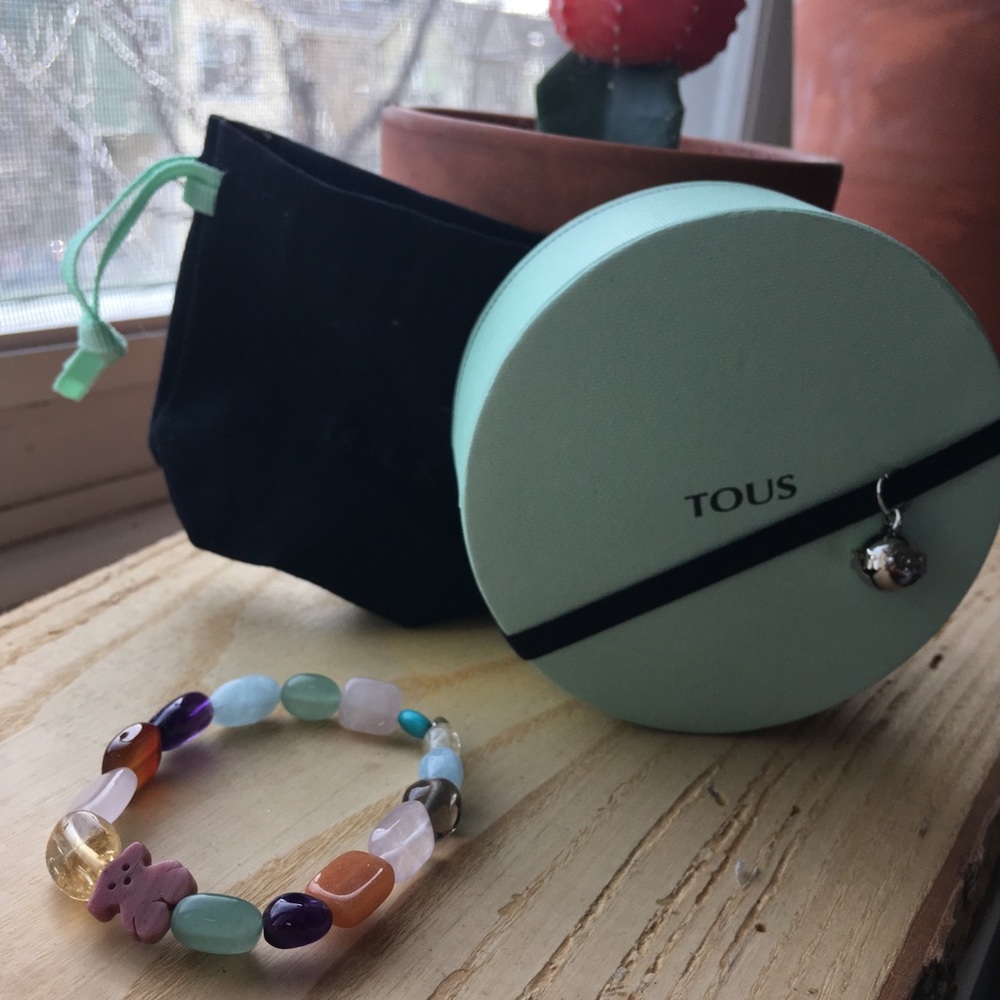 Elegant and simple semi-elastic bracelet